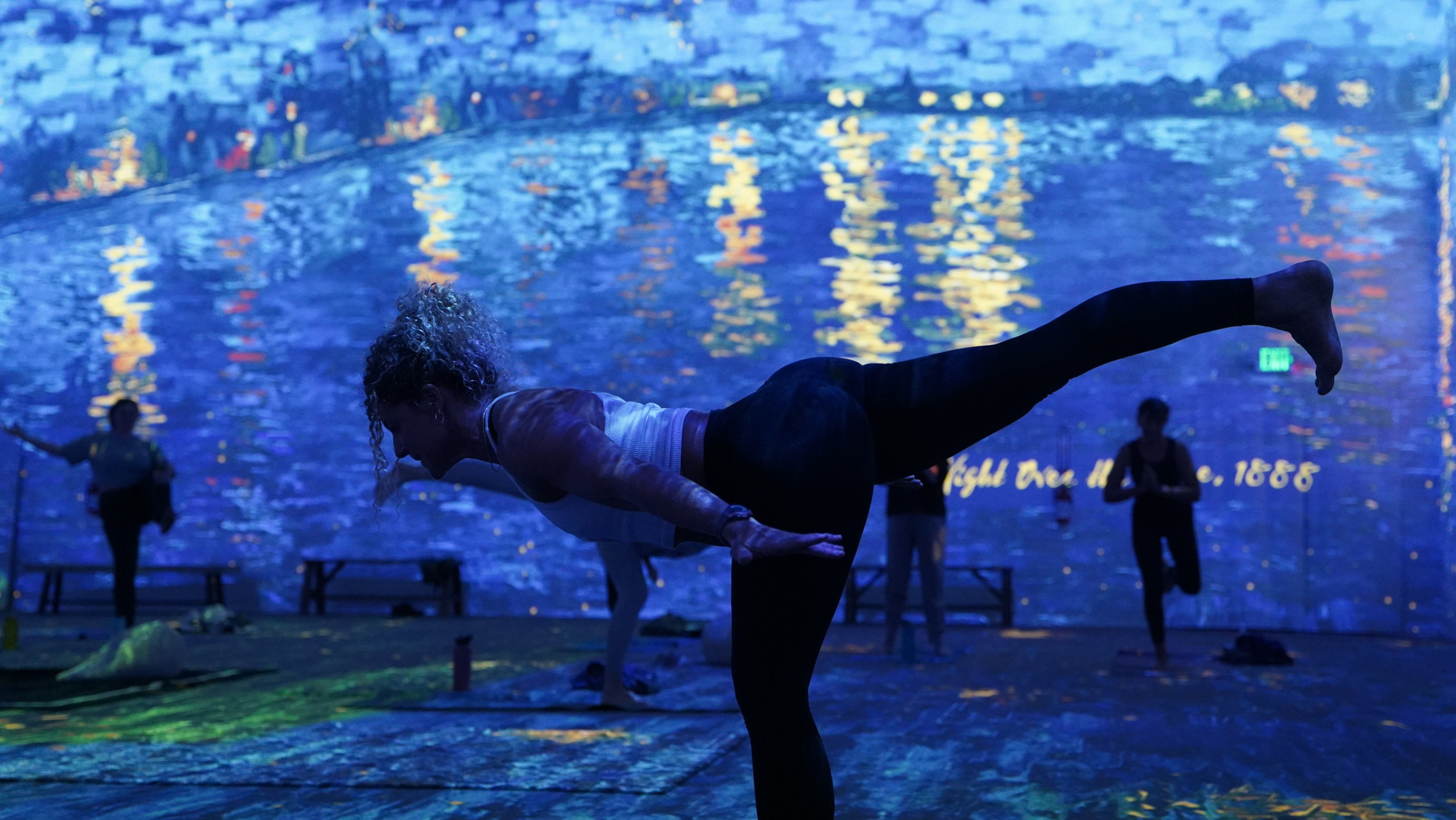 Yoga. Van Gogh: The Immersive Experience © Fever