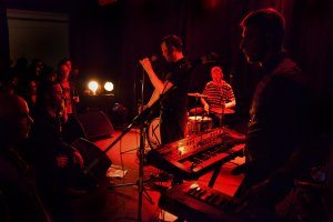 kompliakation_4000_Virginie-Godfrin_8-300x200.jpg