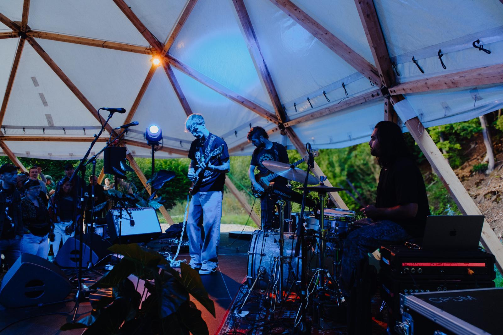 Le groupe The Haunted Youth en concert lors d'une Daft Session