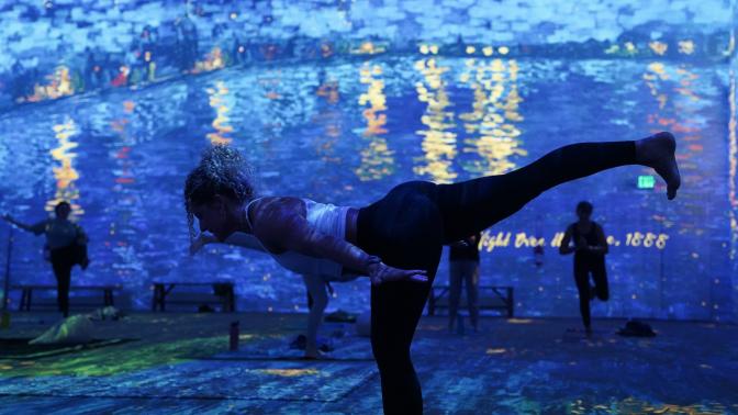 Yoga. Van Gogh: The Immersive Experience © Fever