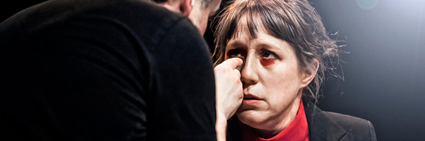 Les Yeux Rouges