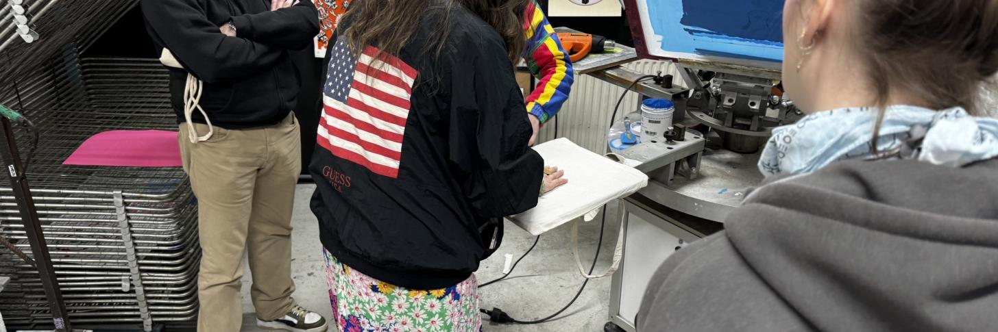 Initiation à la sérigraphie textile en soirée. On imprime sur vos T-shirts!