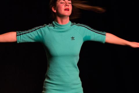 Sara interpretée par Marie-Camille Blanchy 