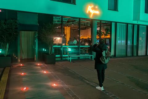 ,jkj