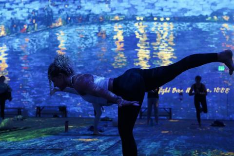 Yoga. Van Gogh: The Immersive Experience © Fever