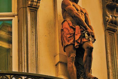 Statue dans Li&egrave;ge