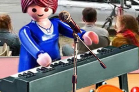 Emilienne alias chipie fait une le&ccedil;on de musique en public