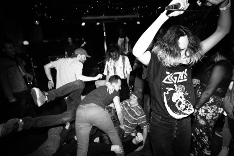 DRAG ME TO HELL : LA SOIRÉE PUNK UNDERGROUND DÉBARQUE À LIÈGE AVEC COCAINE PISS