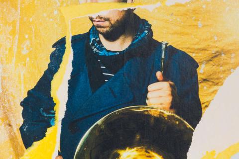 MANU LOUIS : LE CHANTEUR AUX MILLE ET UN UNIVERS